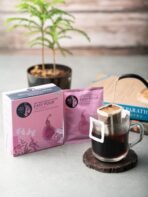 Blue Tokai Coffee Roasters Coffee Easy Pour Light Roast-Seethargundu Estate|Pack Of 5 Sachets|100% Arabica Specialty Coffee|Ready To Brew In 2Min|Just Pour Hot Water - Fast Shipping to USA & Canada - Image 4