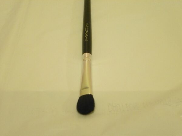 MAC Cosmetics 213 Eye Shadow Fluff Brush - Fast Shipping to USA & Canada