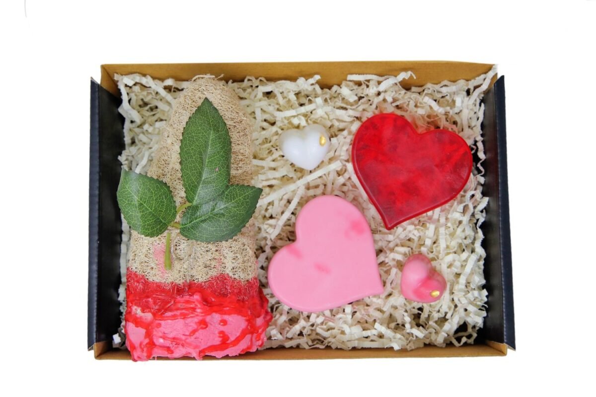 Sage & Herbs Hearts & Roses Gift Box - Fast Shipping to USA & Canada - Image 2