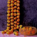 VRB DecTM 5 Pcs Marigold Garlands/Genda Ladi for Decoration - Flower Vines for Ganpati and Home (Orange With Leaf, 5) - Fast Shipping to USA & Canada - Image 3