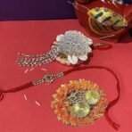 Xtore Bhaiya Bhabhi Conch with Designer Rakhi Set | Couple Rakhi for Rakshabandhan (Pack of 5, Red & White) - Fast Shipping to USA & Canada - Image 2